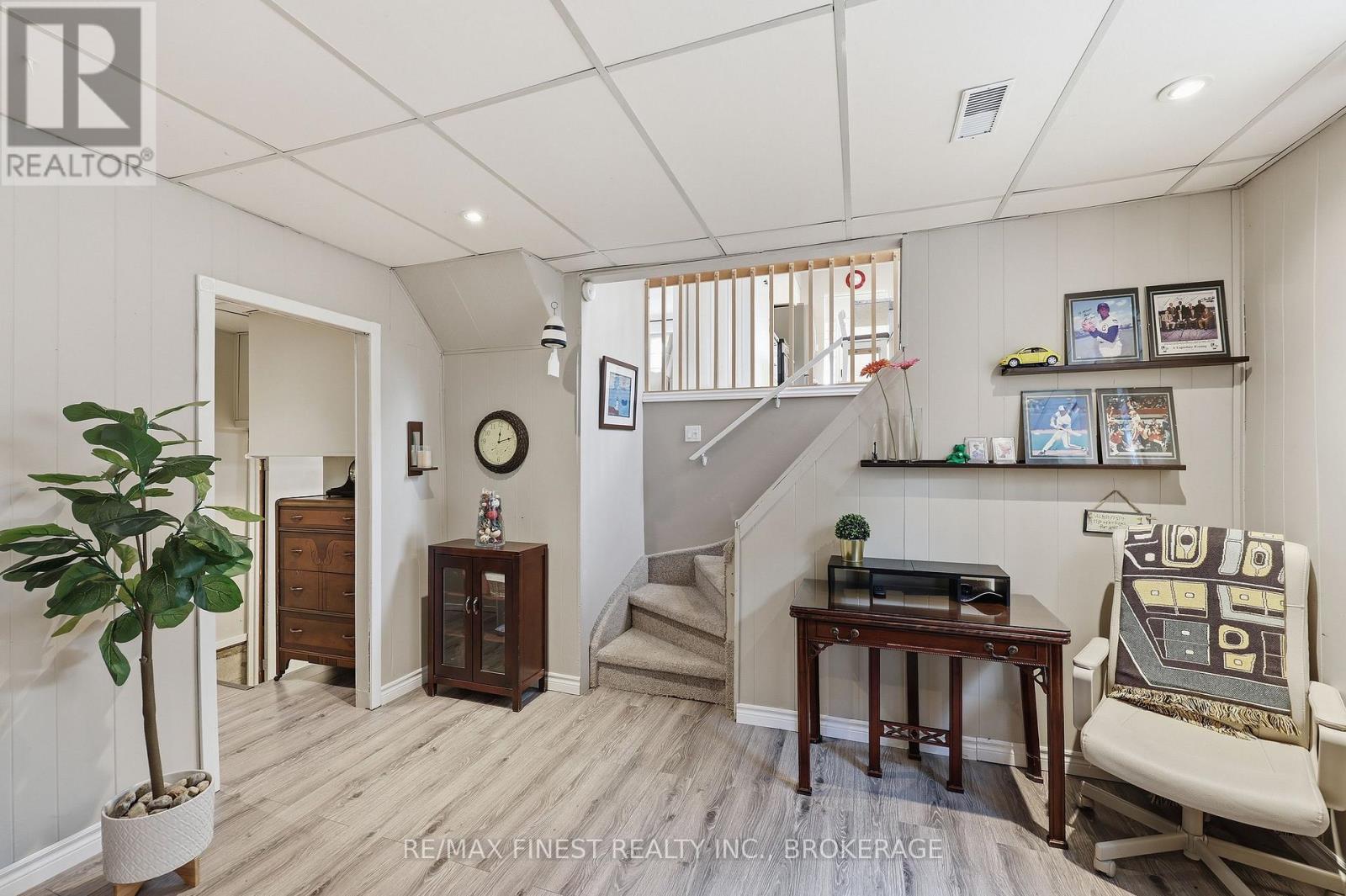 902 PEMBRIDGE CRESCENT — photo 33