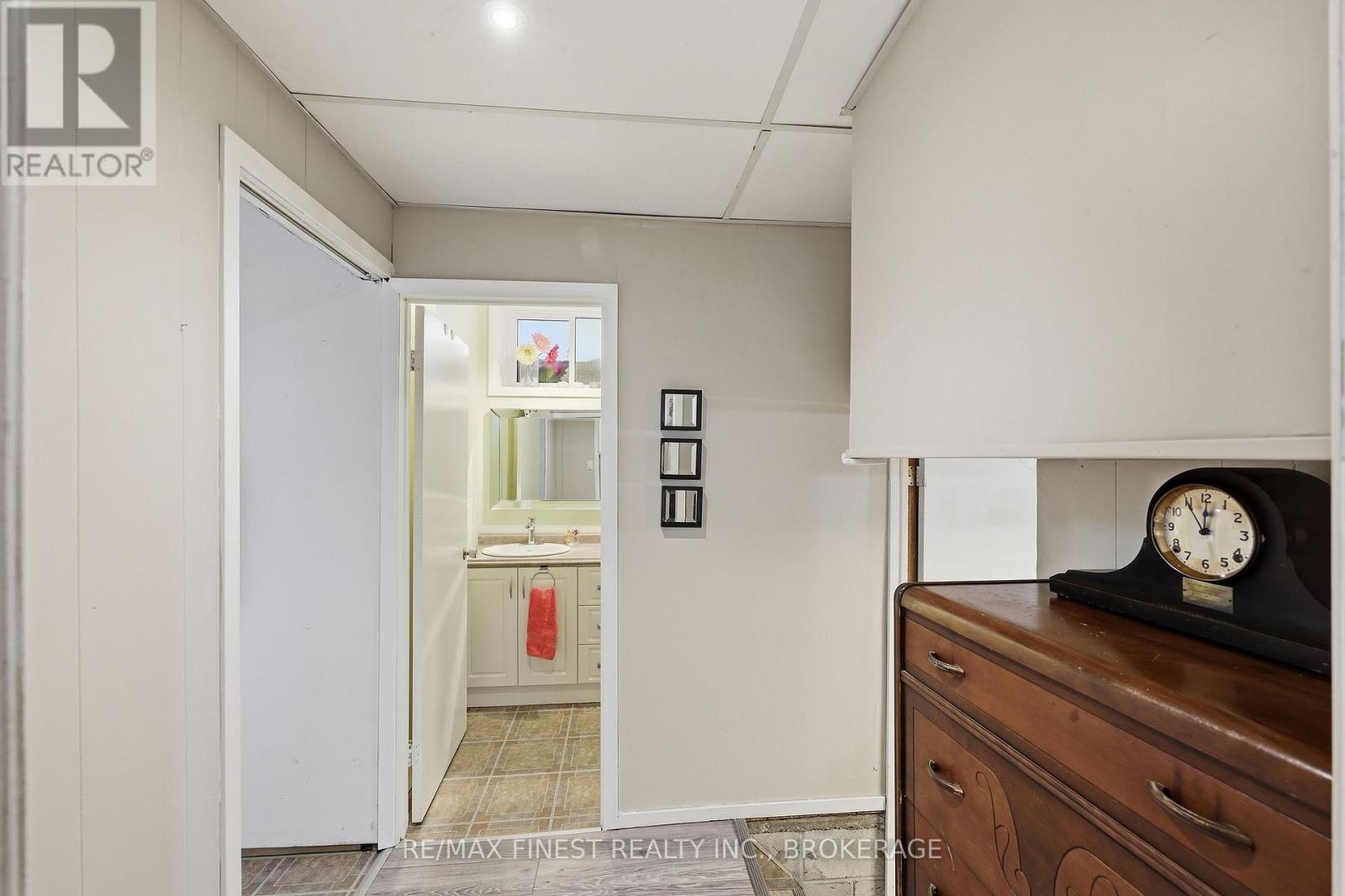 902 PEMBRIDGE CRESCENT — photo 37