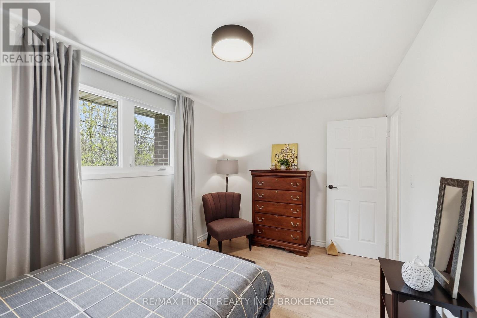 902 PEMBRIDGE CRESCENT — photo 32