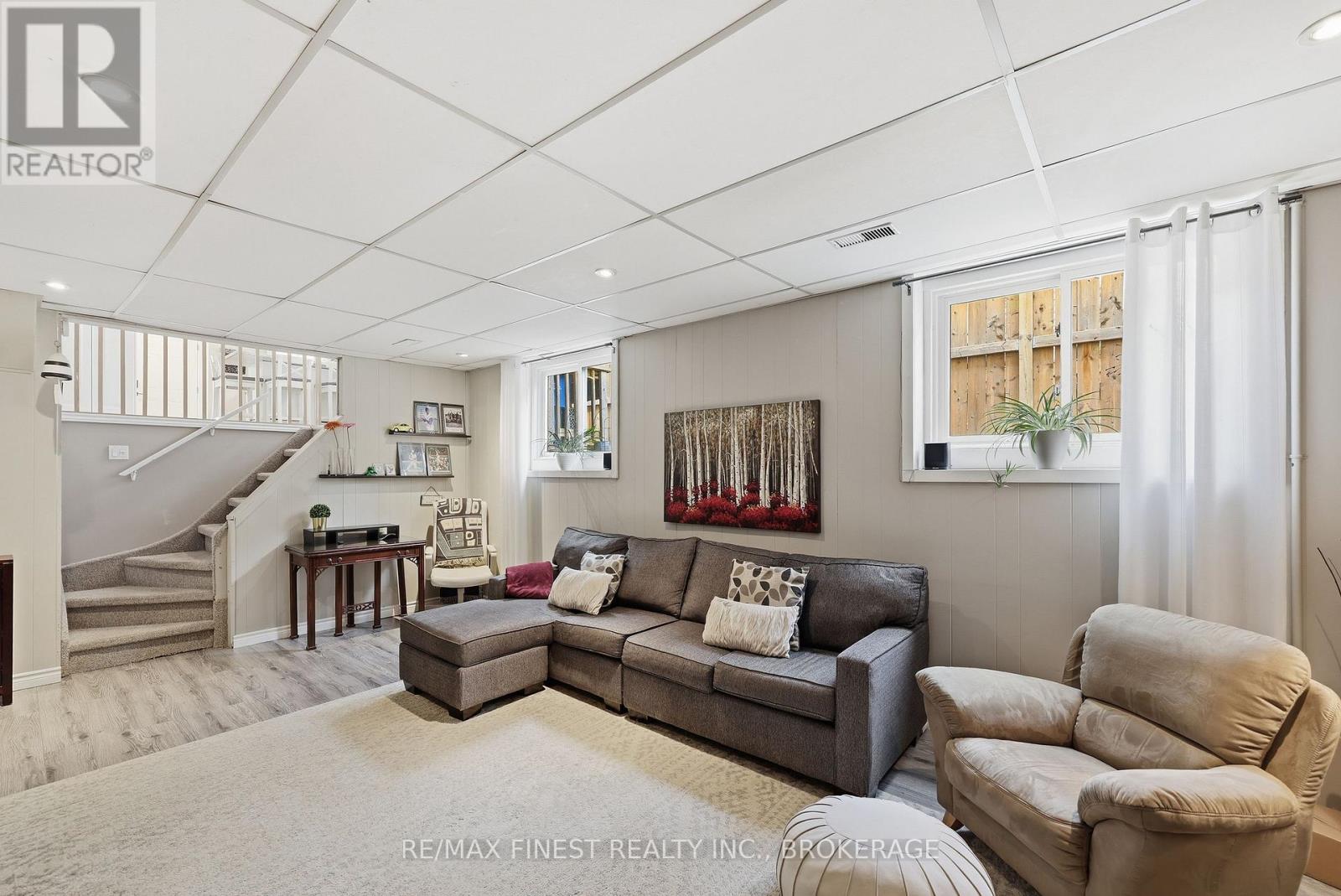 902 PEMBRIDGE CRESCENT — photo 36