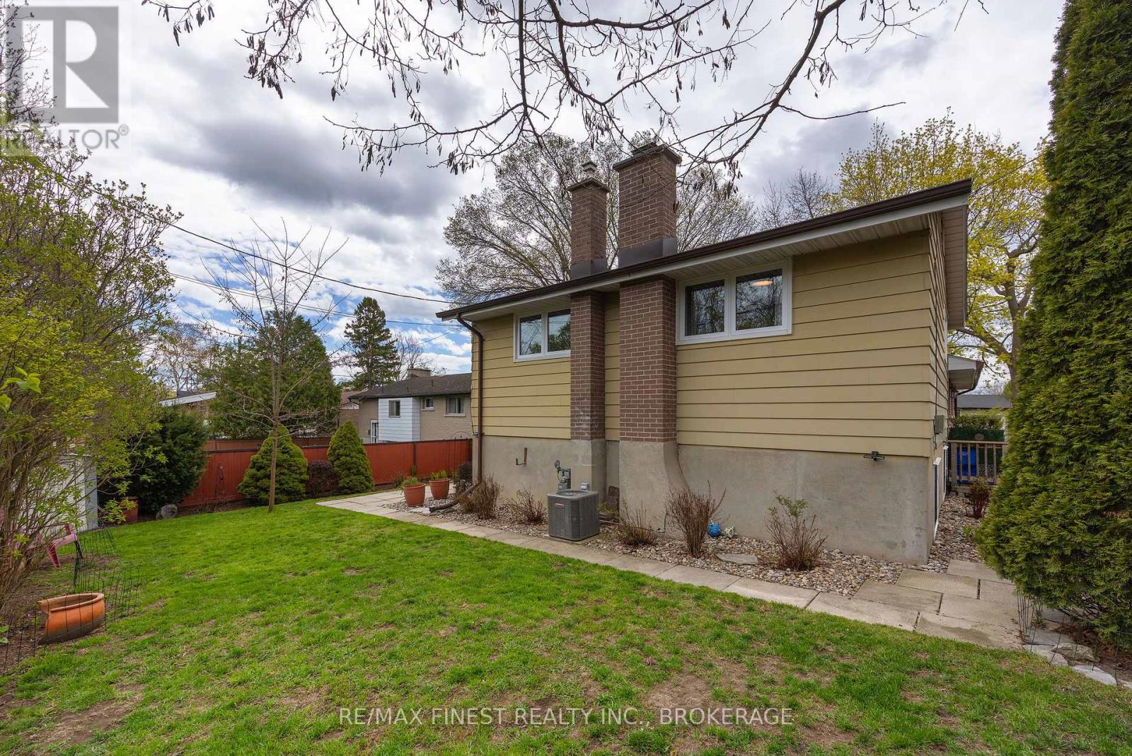 902 PEMBRIDGE CRESCENT — photo 46