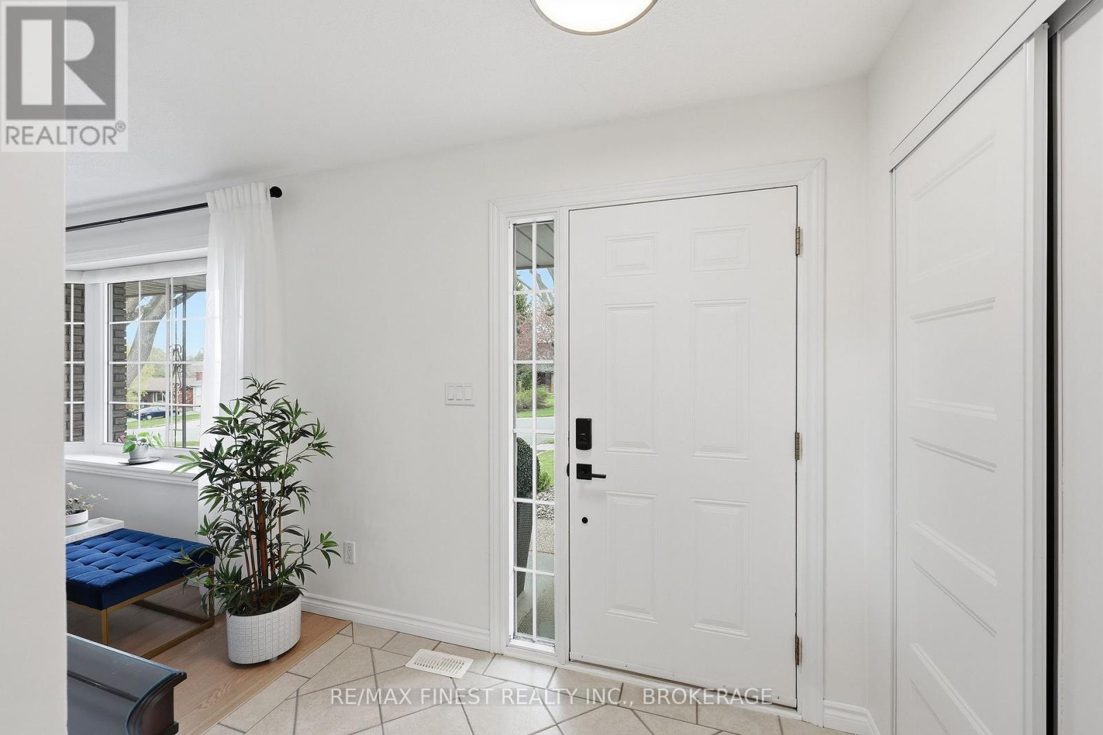 902 PEMBRIDGE CRESCENT — photo 7