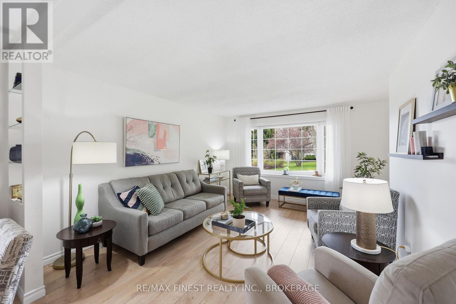 902 PEMBRIDGE CRESCENT — photo 9