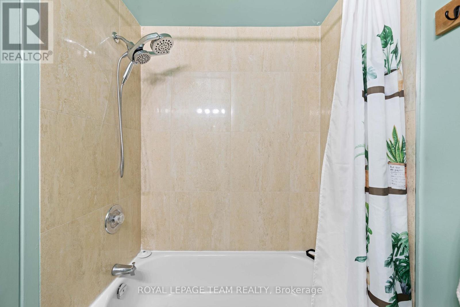 #42 1257 PRIORY LANE - 22