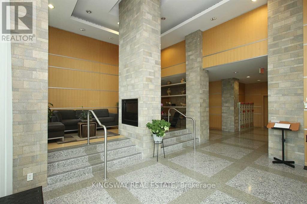 #210 68 GRANGEWAY AVENUE - 4