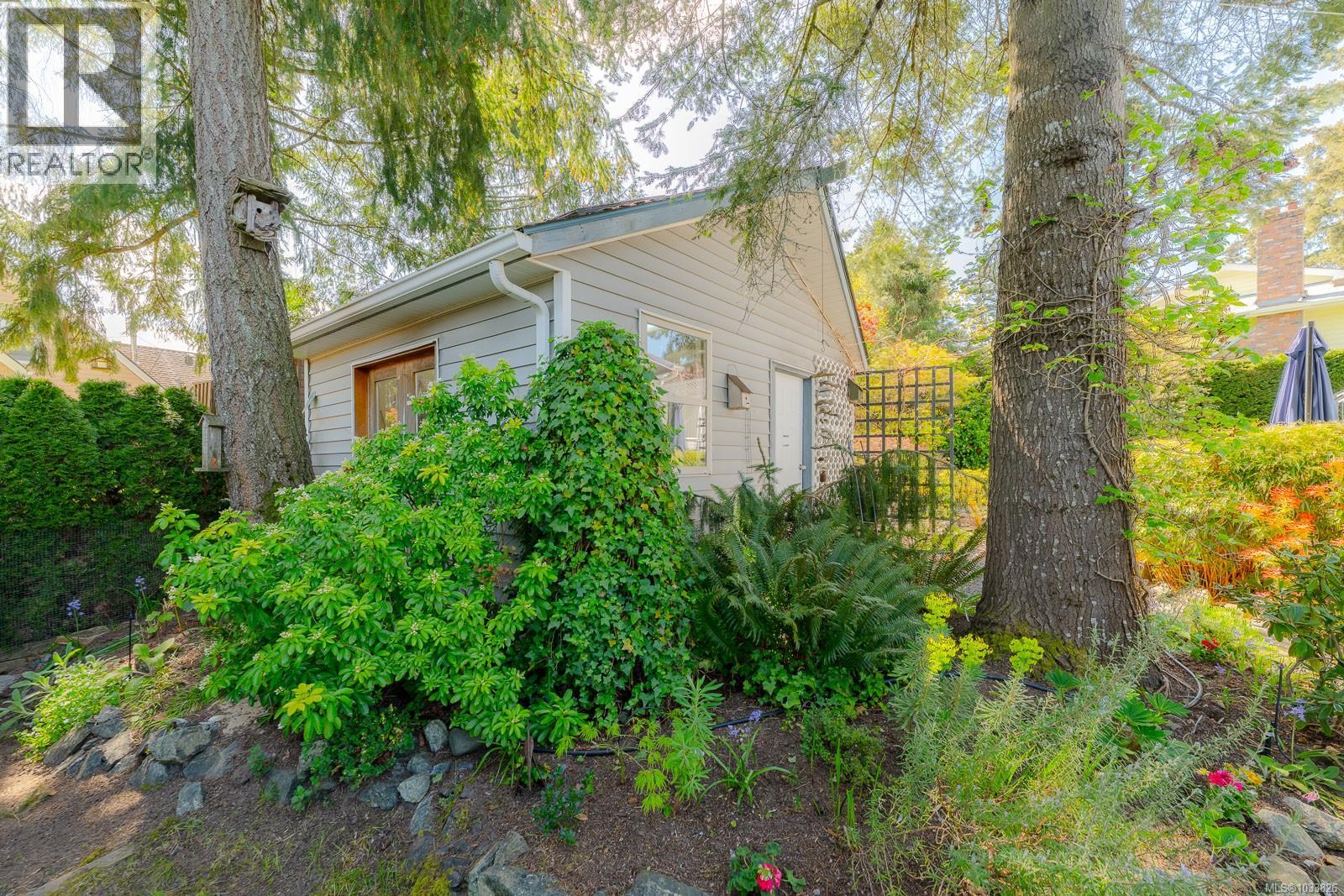 1345 Garrett Pl - 33