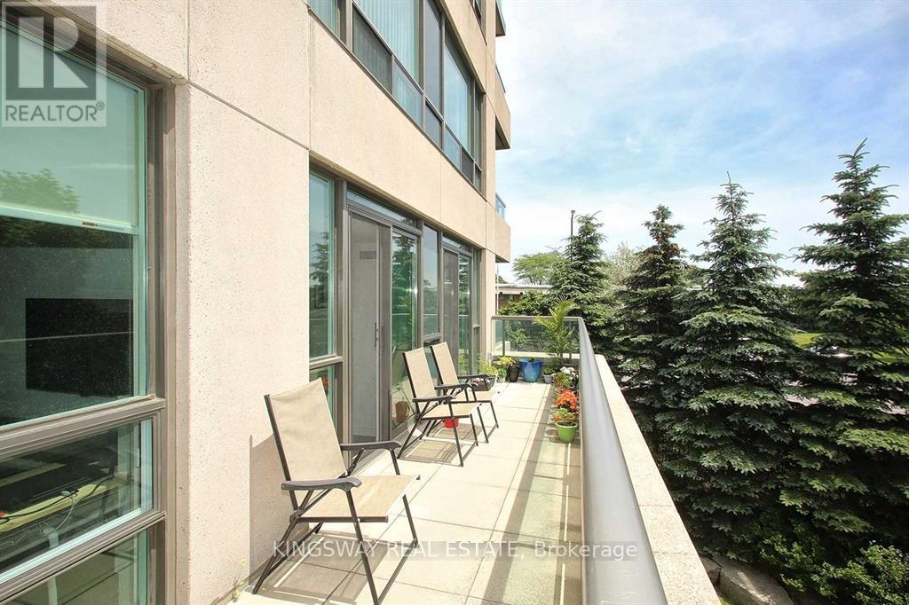 #210 68 GRANGEWAY AVENUE - 21