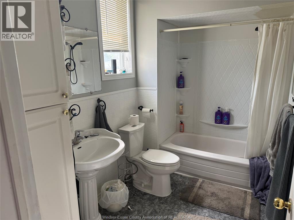 1056 GLADSTONE, Windsor, Ontario, N9A2R8 — Photo 3