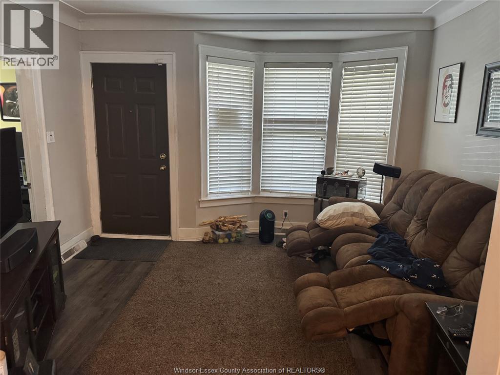 1056 GLADSTONE, Windsor, Ontario, N9A2R8 — Photo 4