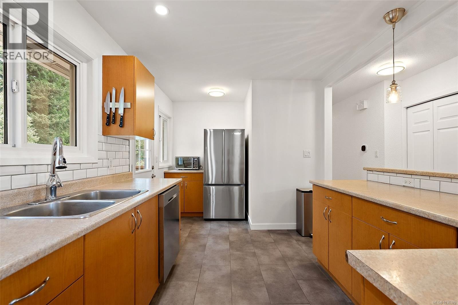 550 Ledsham Rd - 12