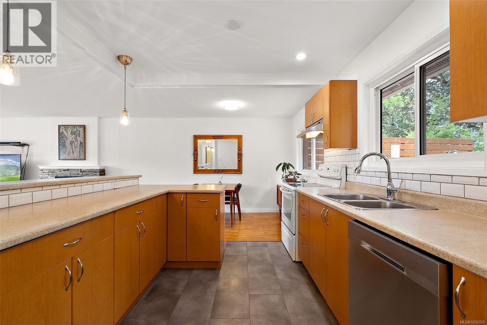 550 Ledsham Rd - 13