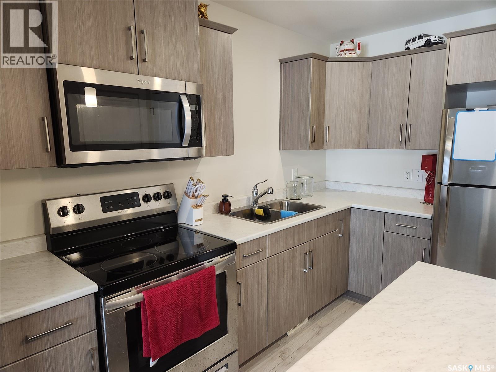 #212 315 Dickson CRESCENT - Image 3