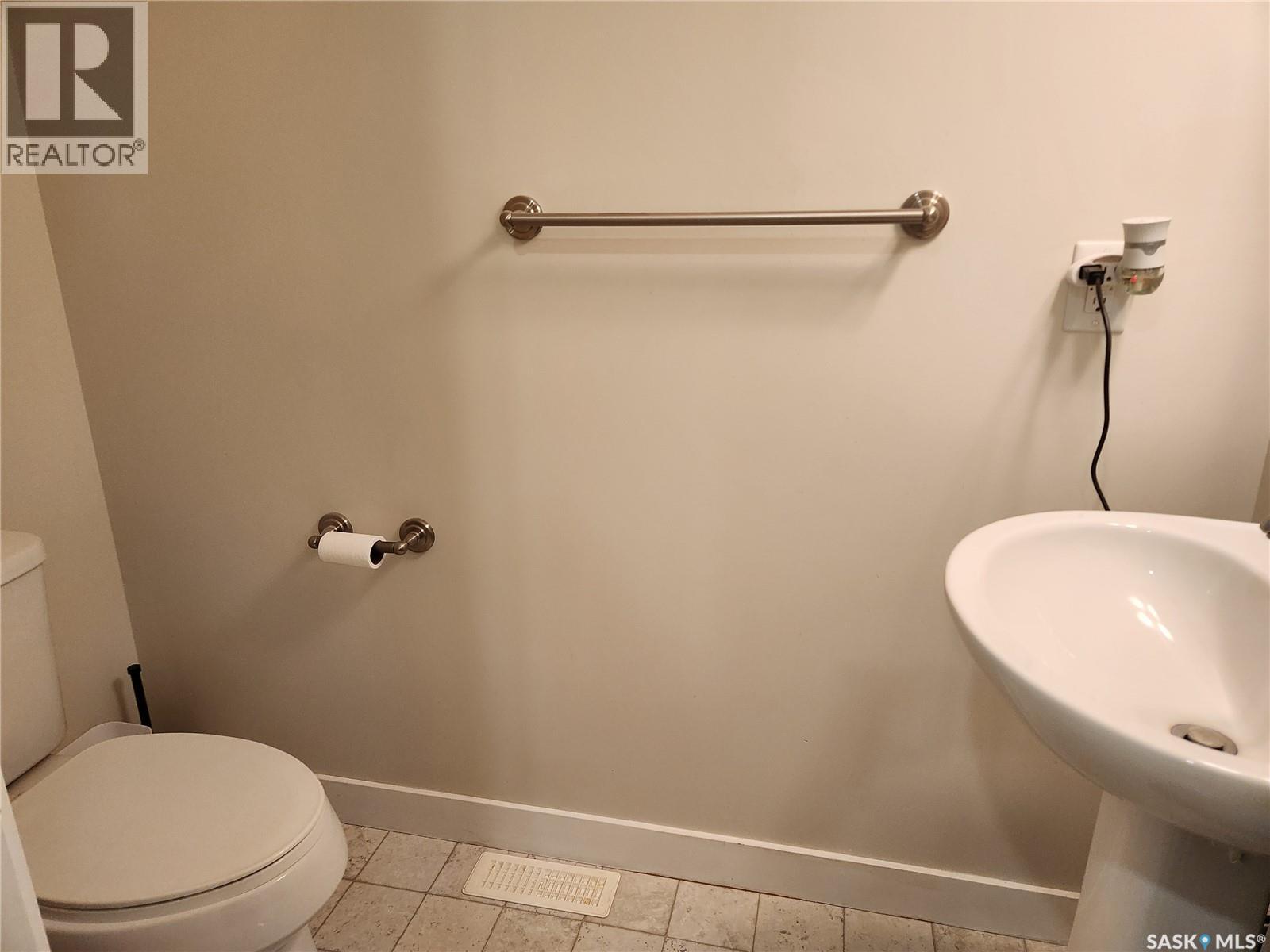 #212 315 Dickson CRESCENT - 6