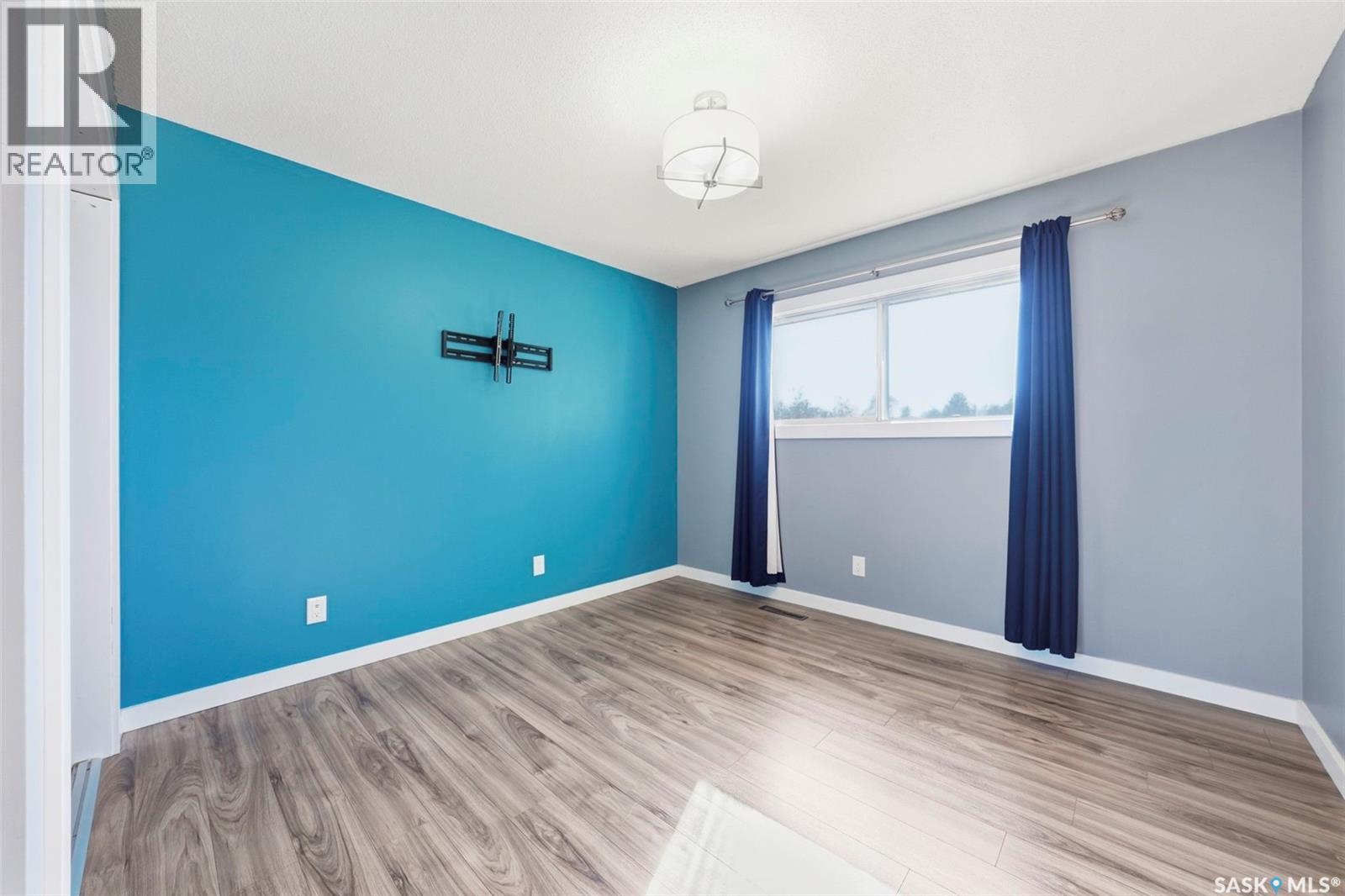18 Mackie CRESCENT - 15