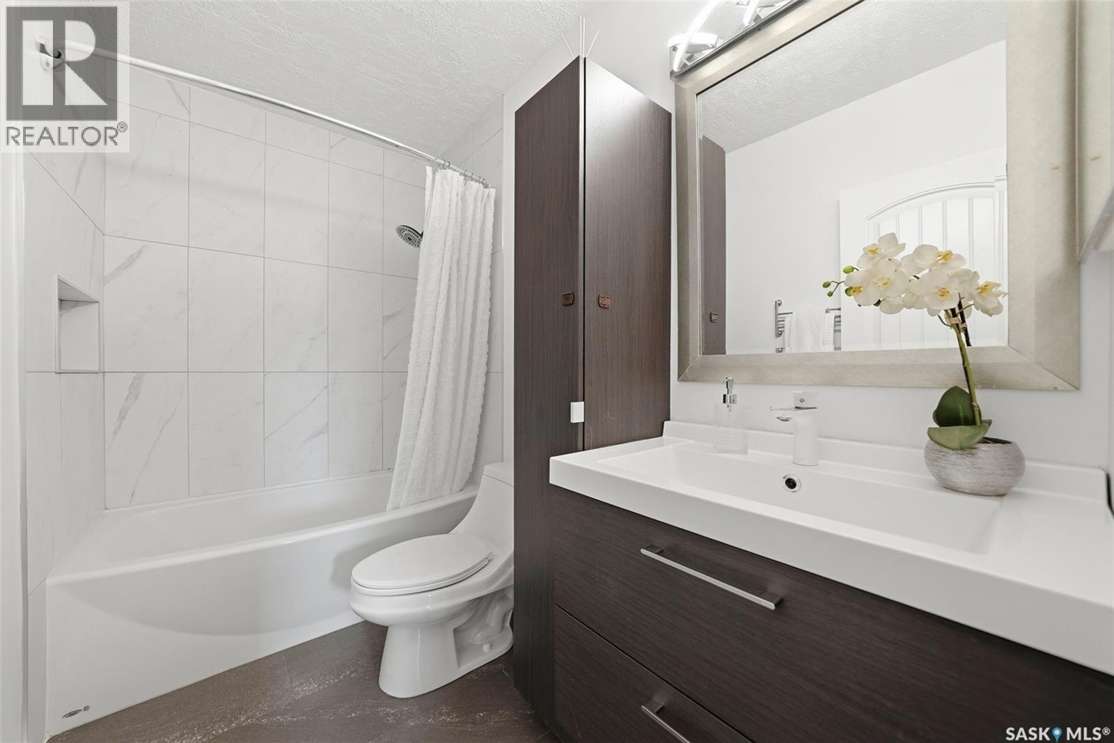 18 Mackie CRESCENT - 17