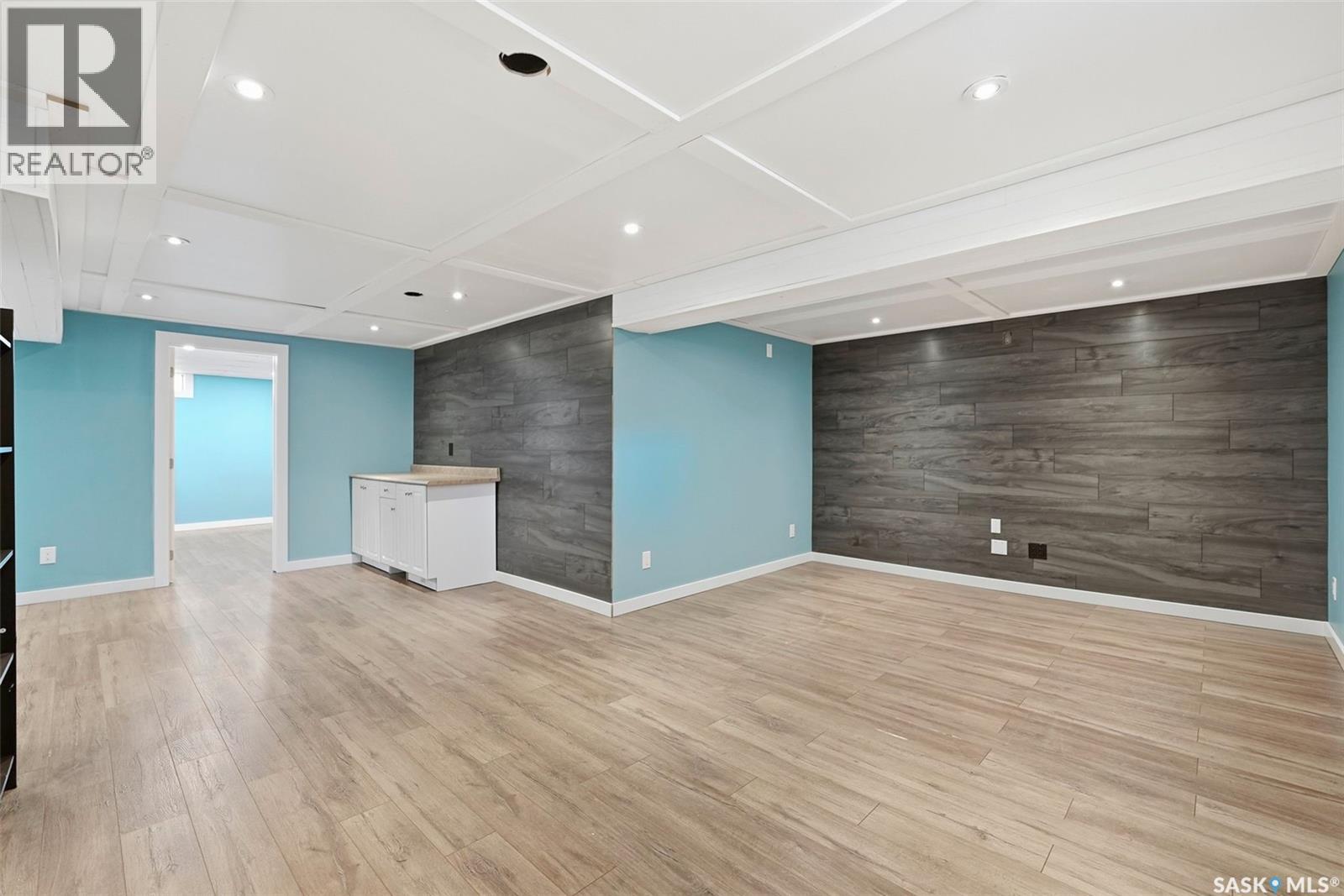 18 Mackie CRESCENT - 19