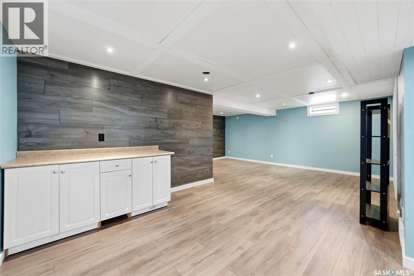 18 Mackie CRESCENT - 22