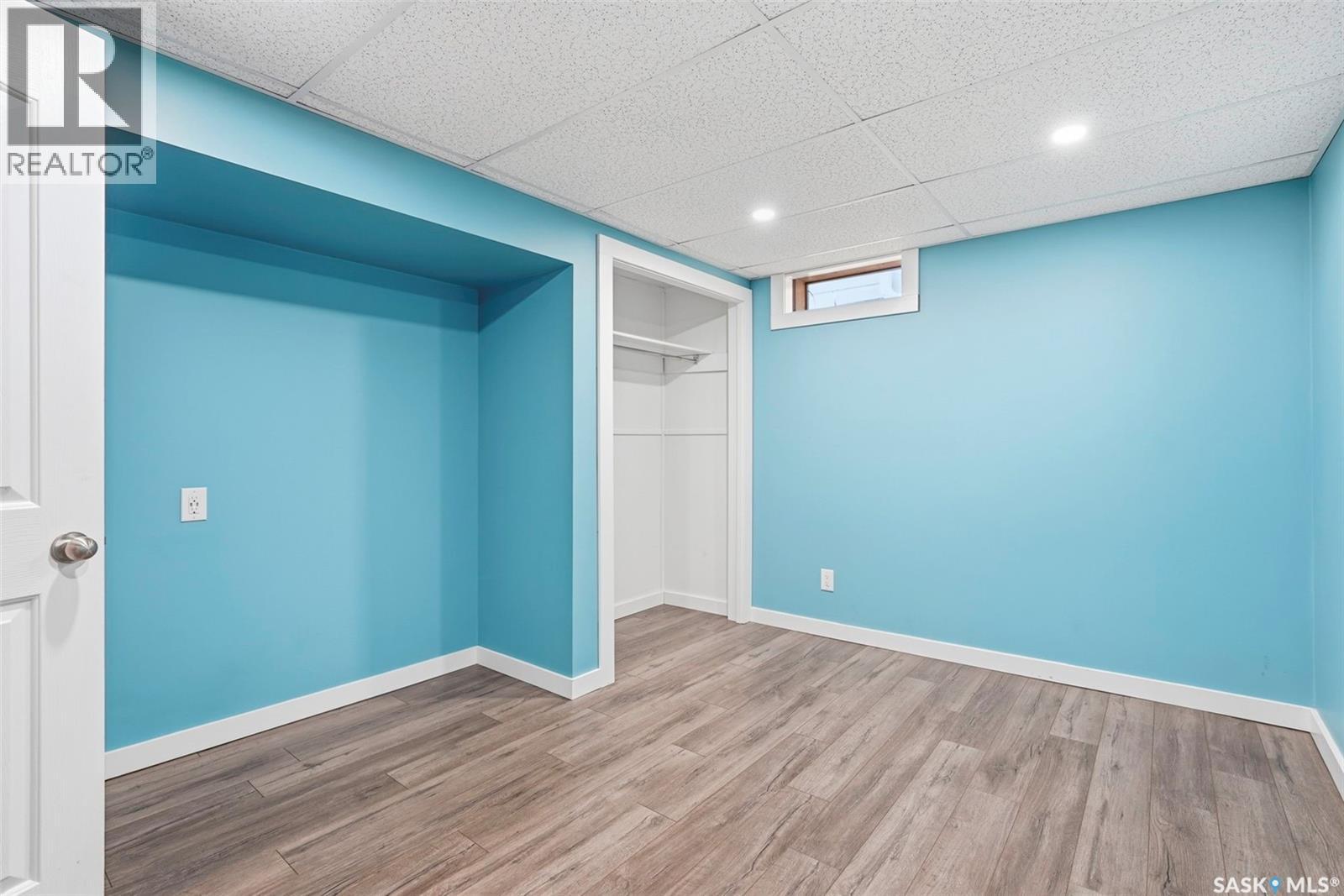 18 Mackie CRESCENT - 23