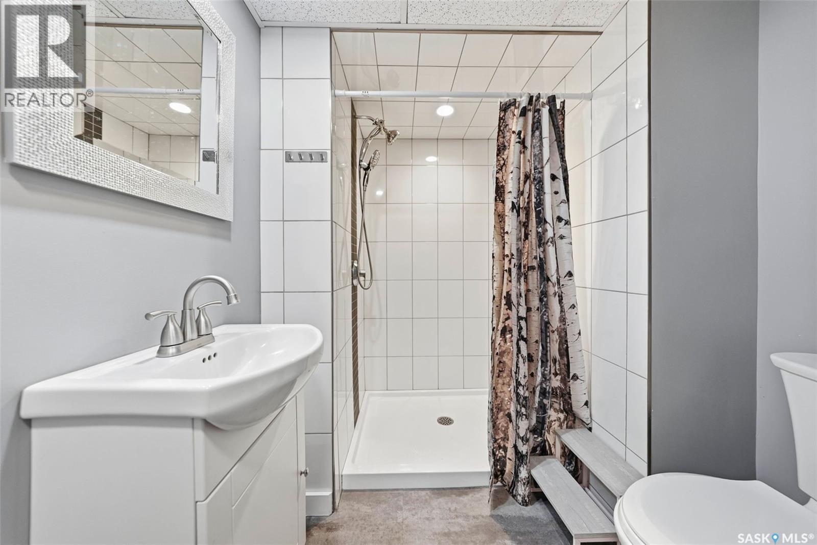 18 Mackie CRESCENT - 24