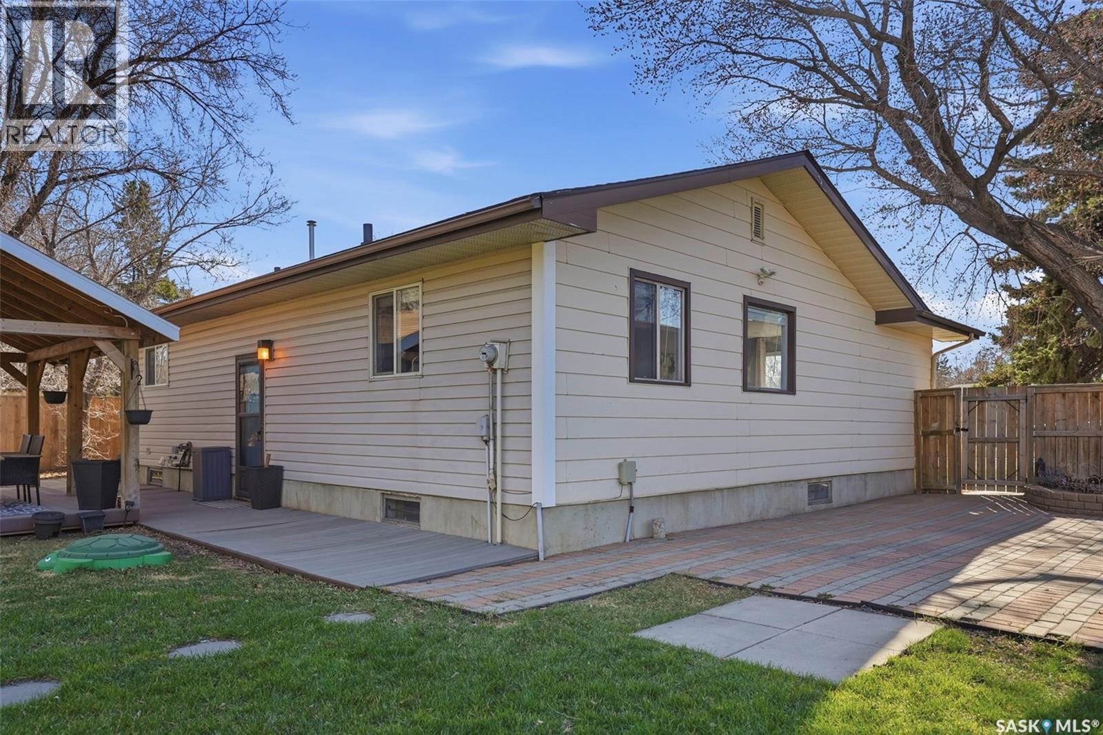18 Mackie CRESCENT - 33