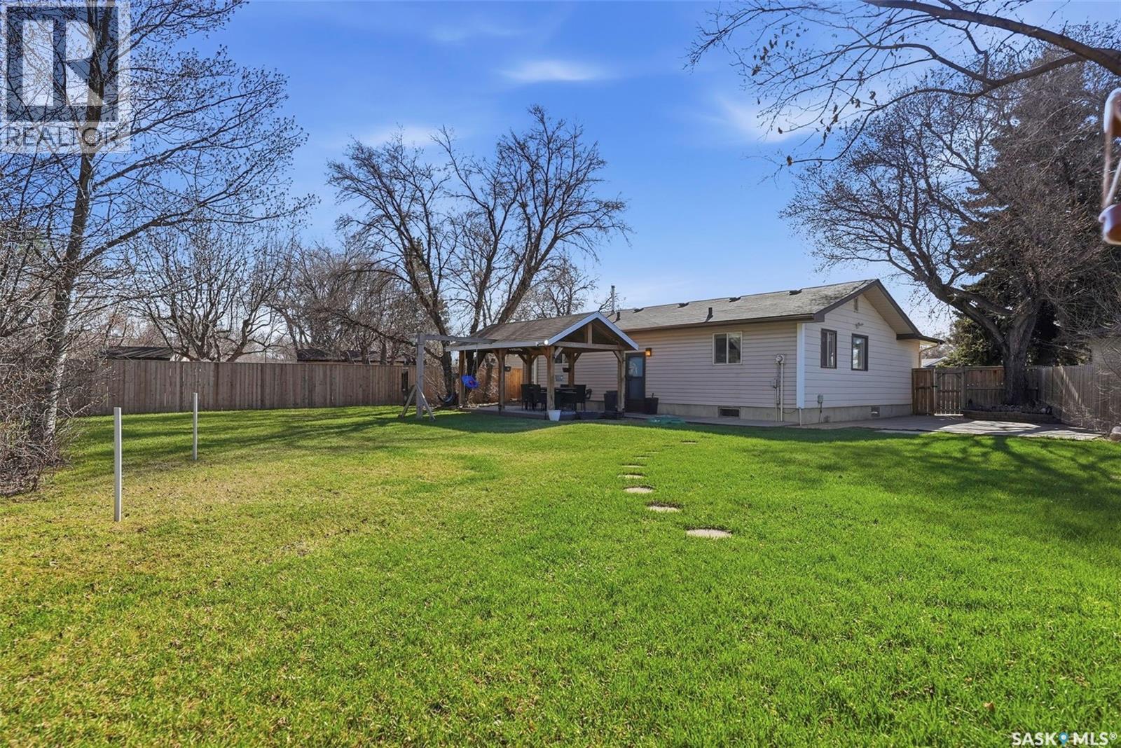 18 Mackie CRESCENT - 36