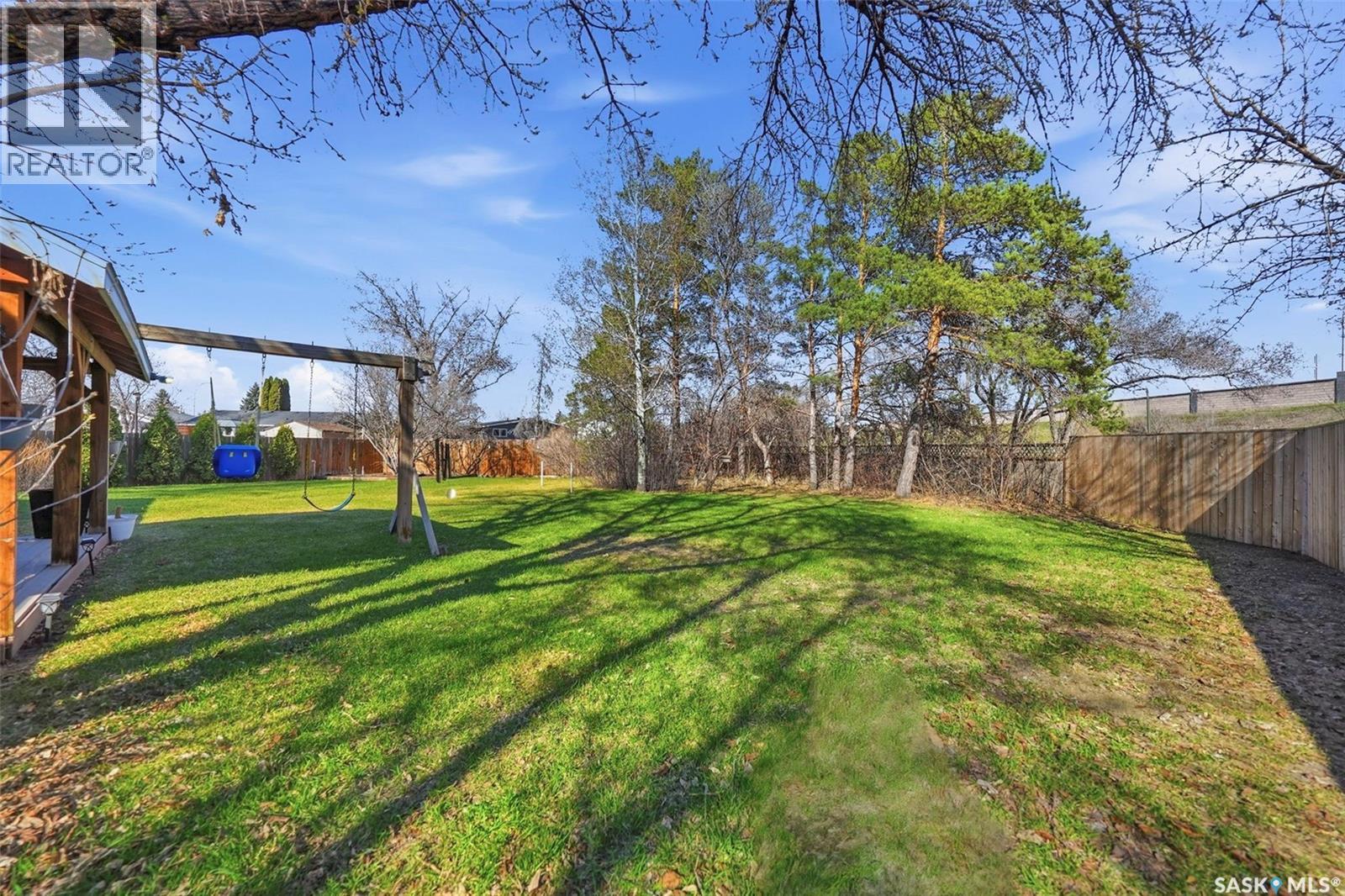18 Mackie CRESCENT - 38