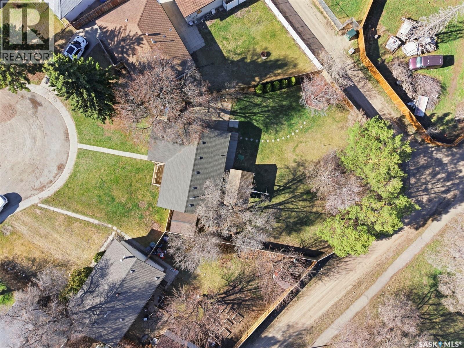 18 Mackie CRESCENT - 42