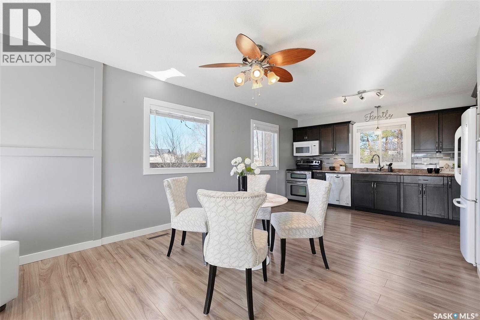 18 Mackie CRESCENT - 8