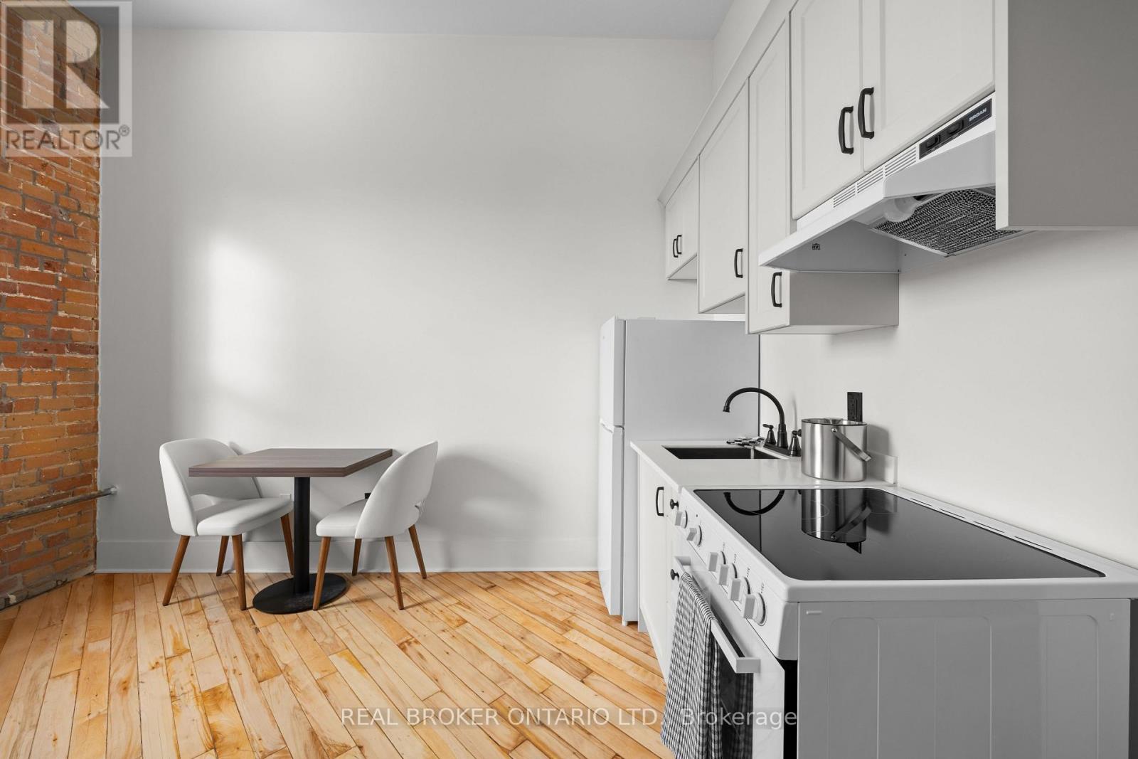 Studio for Rent in Ottawa – 206 – 150 MILL STREET, Ottawa – By Peter Sagos - Image 15