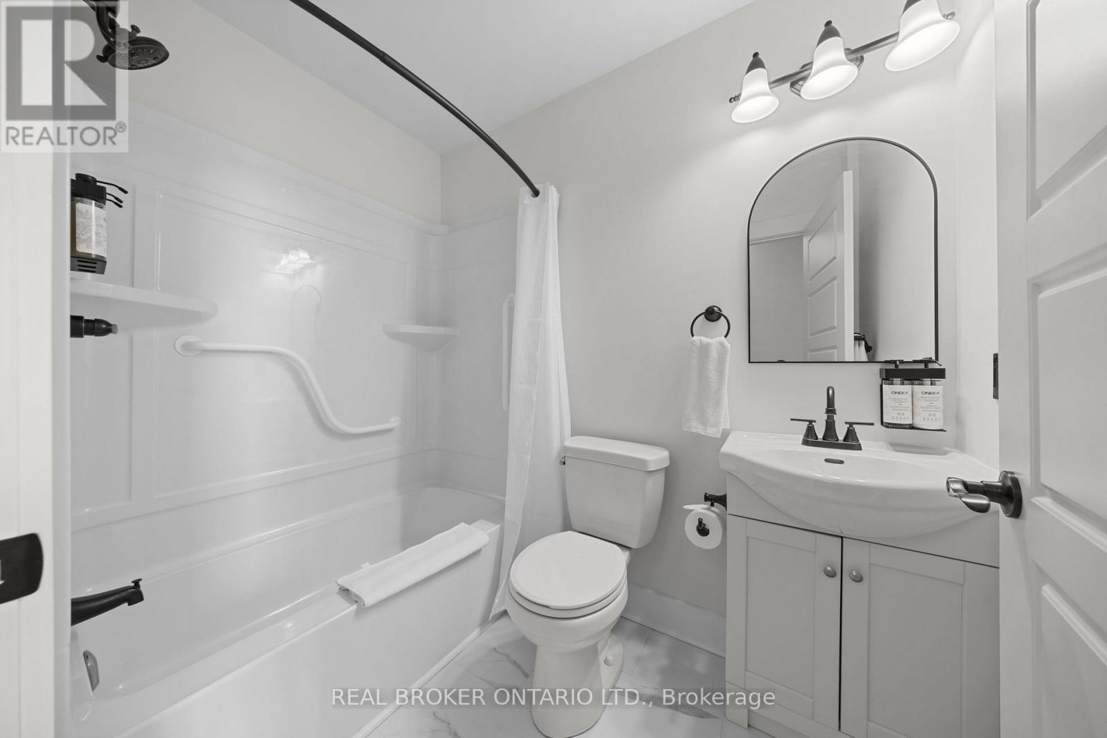 Studio for Rent in Ottawa – 206 – 150 MILL STREET, Ottawa – By Peter Sagos - Image 7