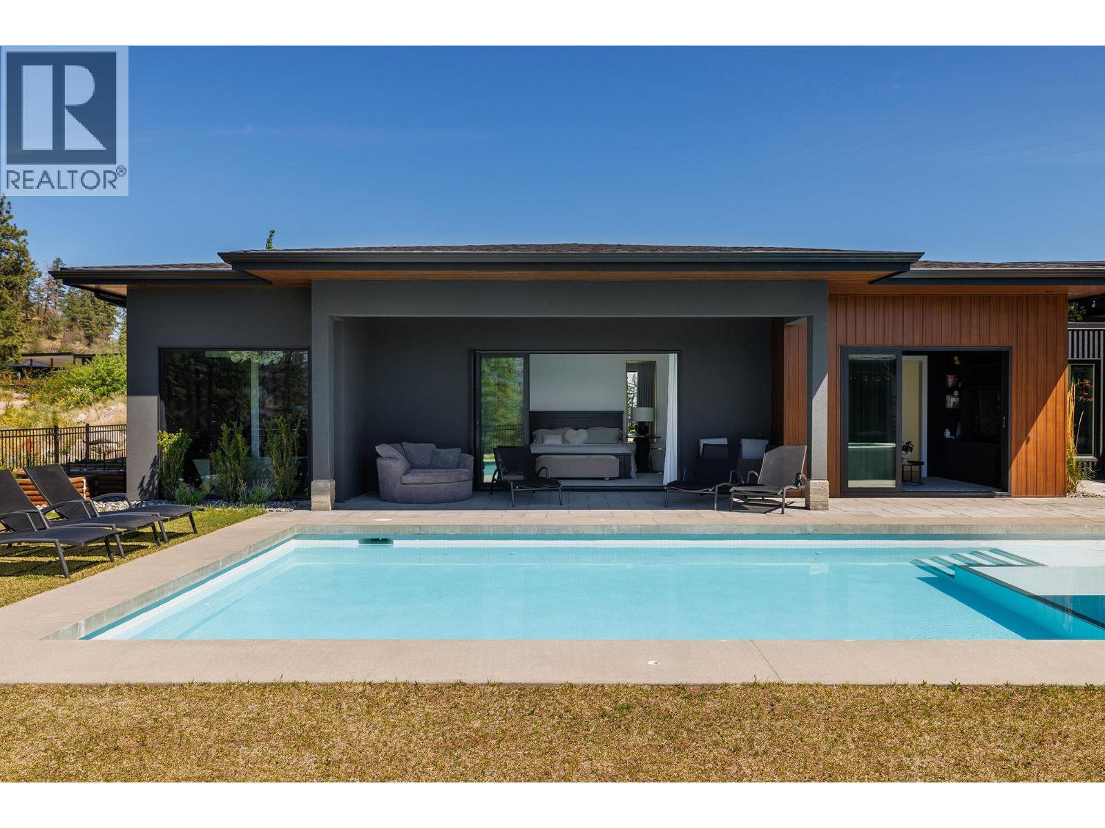  10248 Beacon Hill Drive, Lake Country