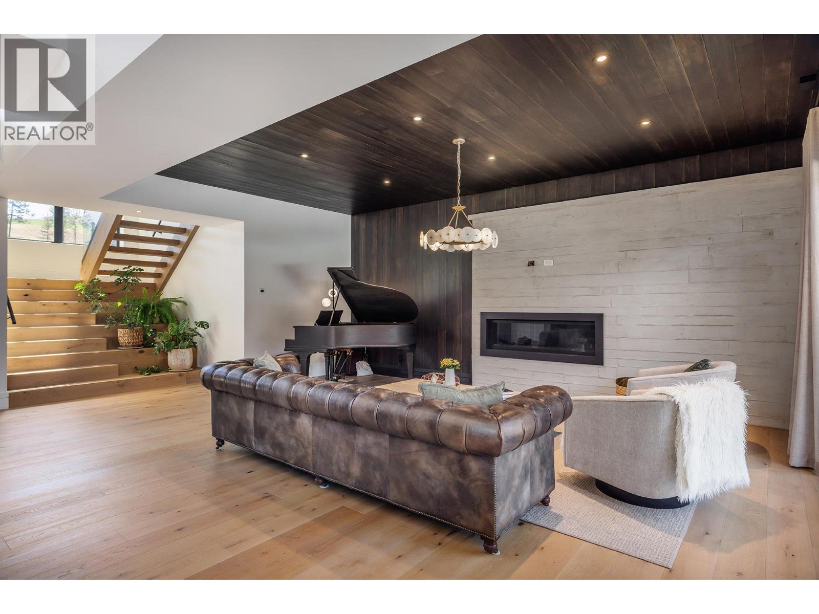  10248 Beacon Hill Drive, Lake Country