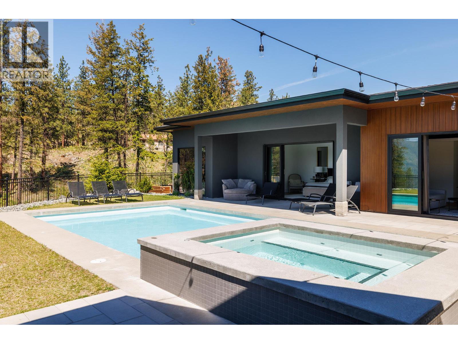  10248 Beacon Hill Drive, Lake Country