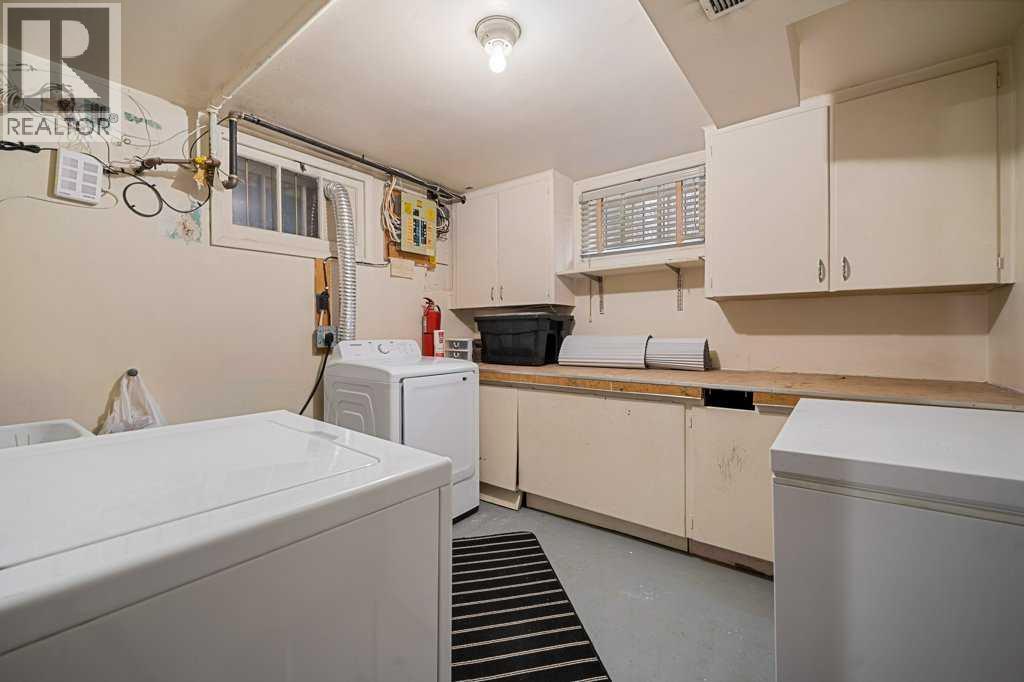 3204 24A Street SW - 32