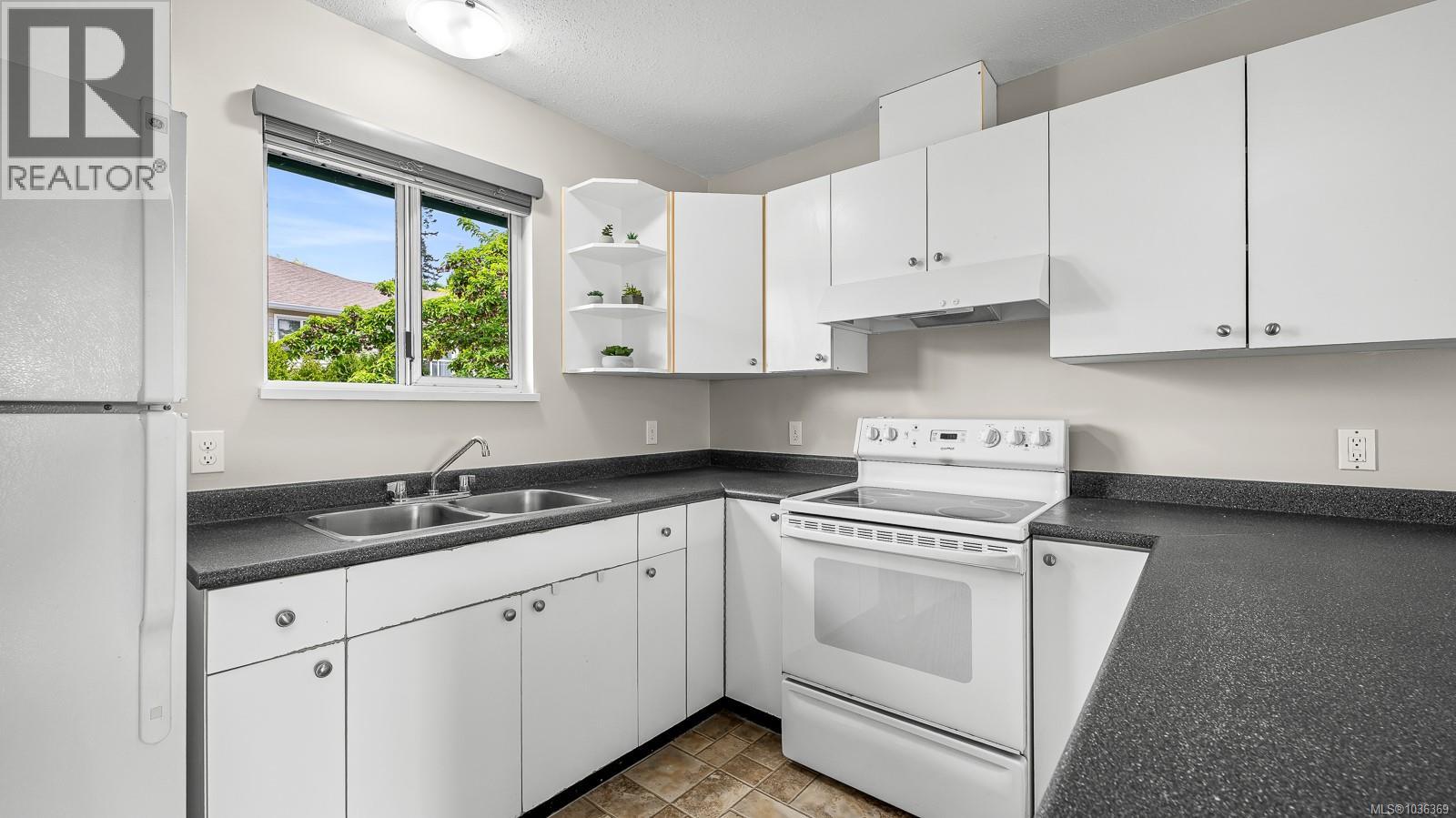 #303 2767 Muir Rd - 5