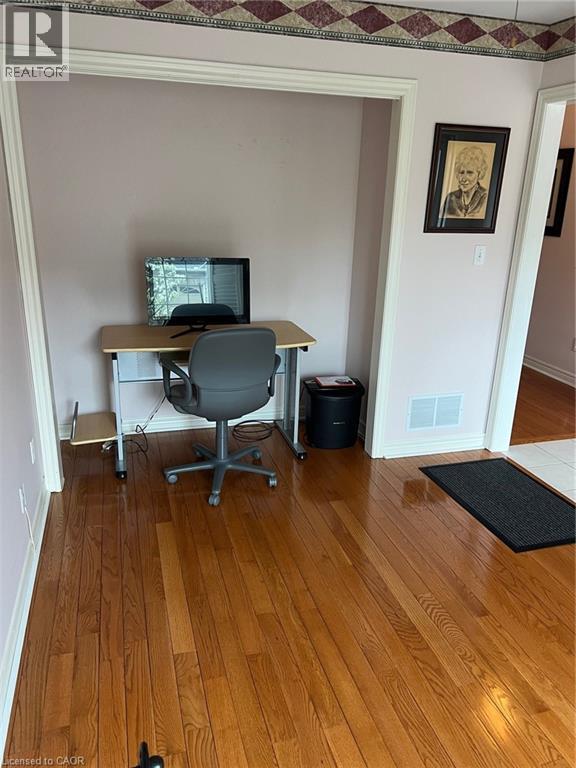 47 MAIN Street N Unit# 34, Waterdown, Ontario, L0R2H0 — Photo 8