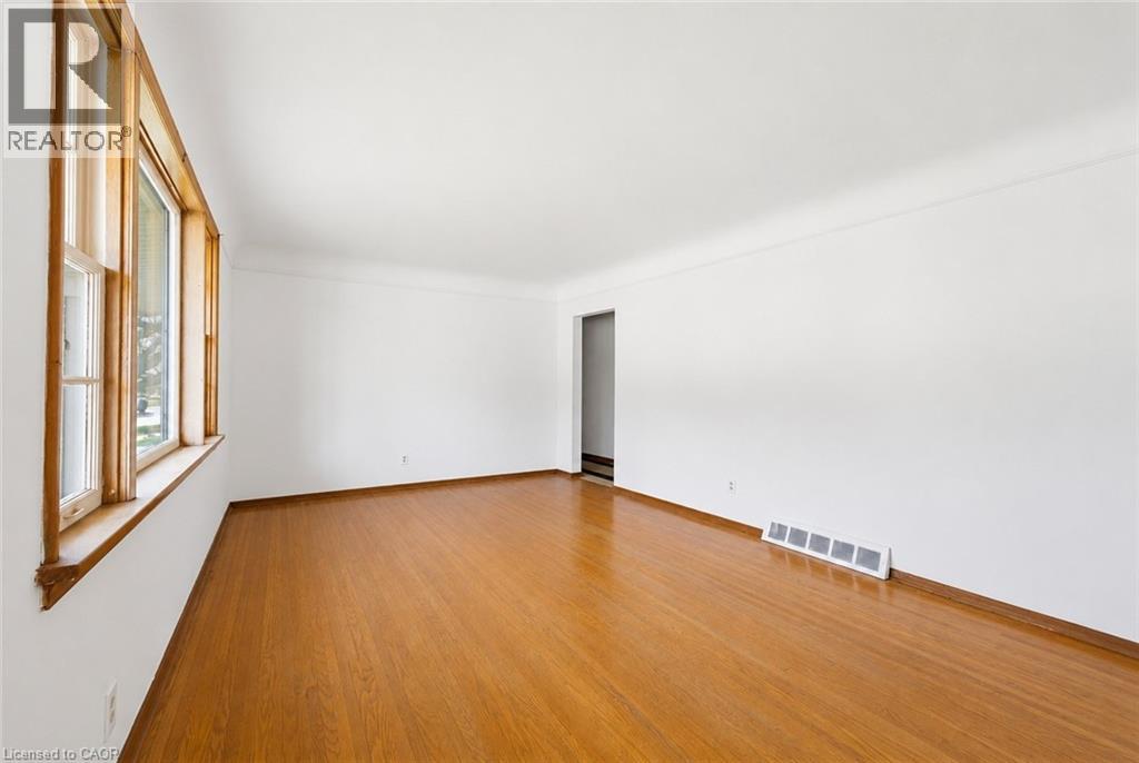 594 KRUG Street, Kitchener, Ontario, N2B1L7 — Photo 4