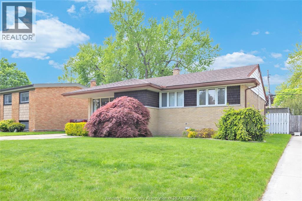 855 GREENDALE, Windsor, Ontario, N8S4A9 — Photo 4