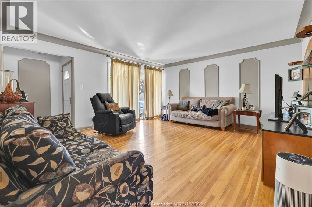 855 GREENDALE, Windsor, Ontario, N8S4A9 — Photo 2