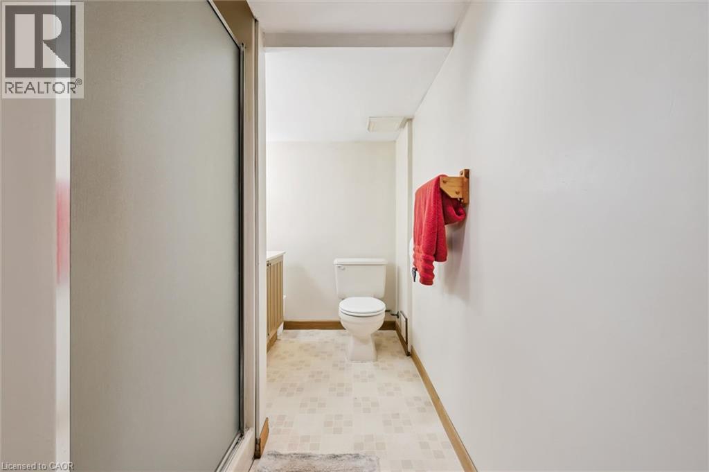 176 HOLBORN Drive, Kitchener, Ontario, N2A2E5 — Photo 2
