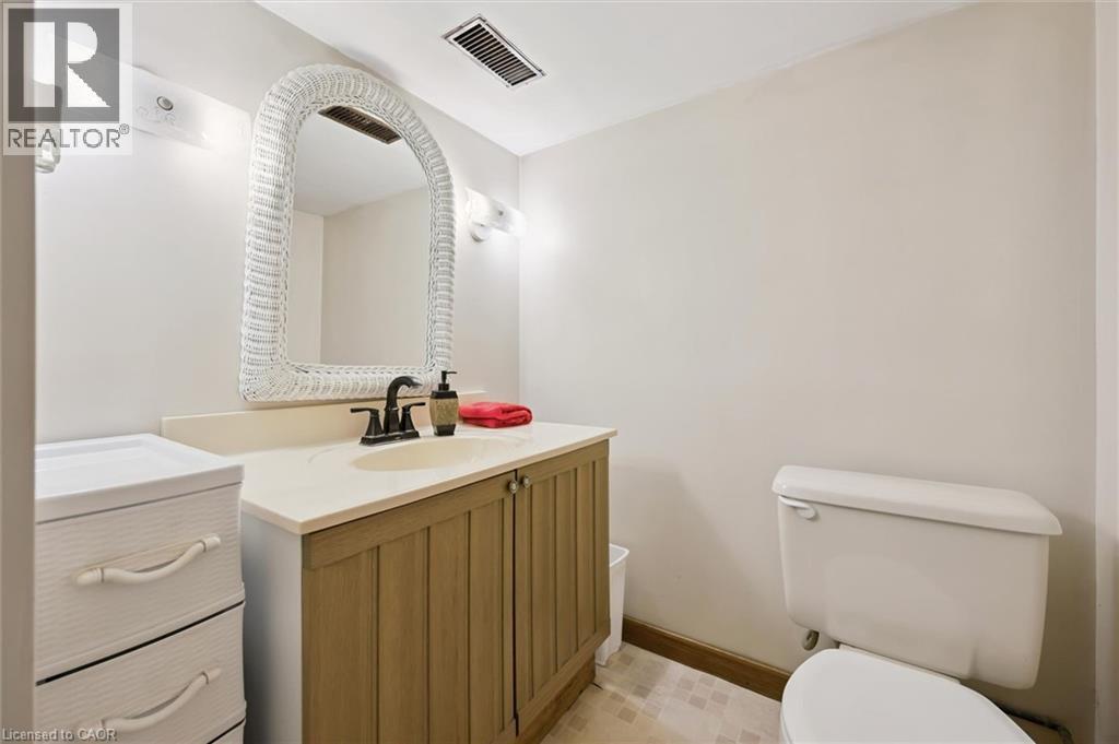 176 HOLBORN Drive, Kitchener, Ontario, N2A2E5 — Photo 6