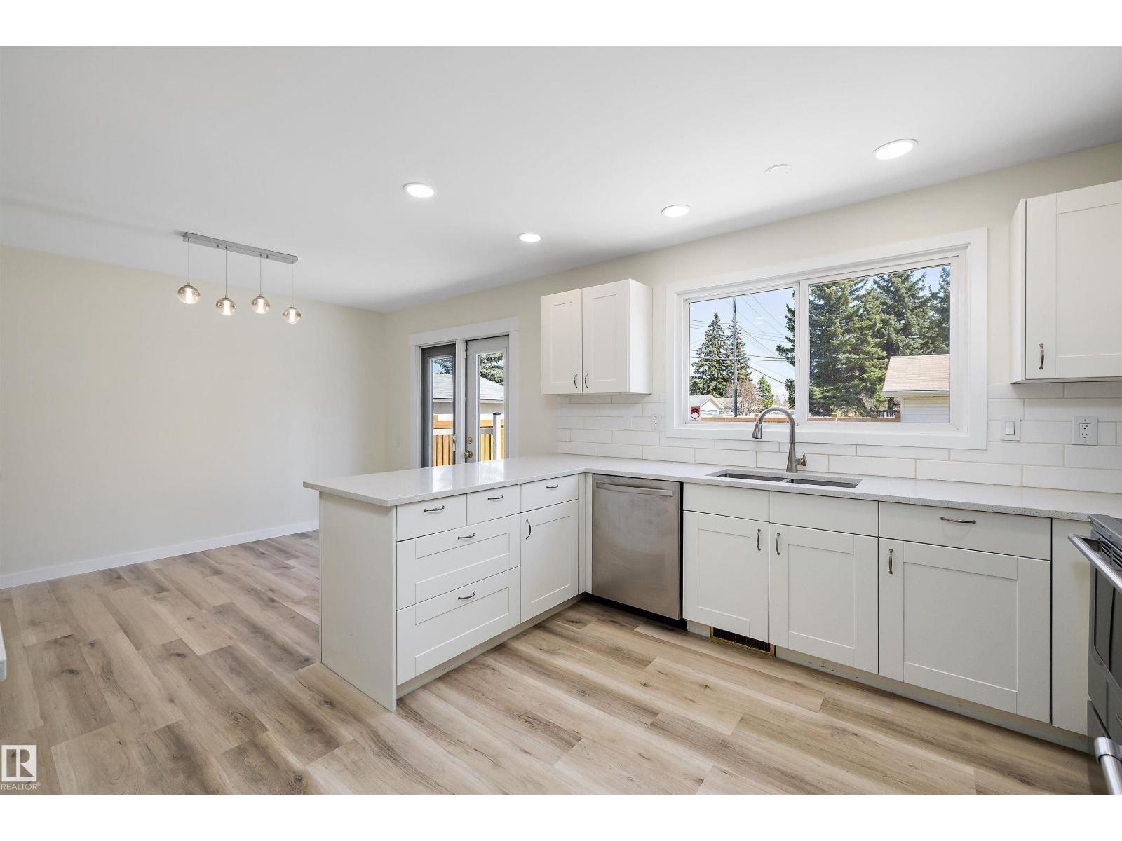 4207 113 ST NW, Edmonton