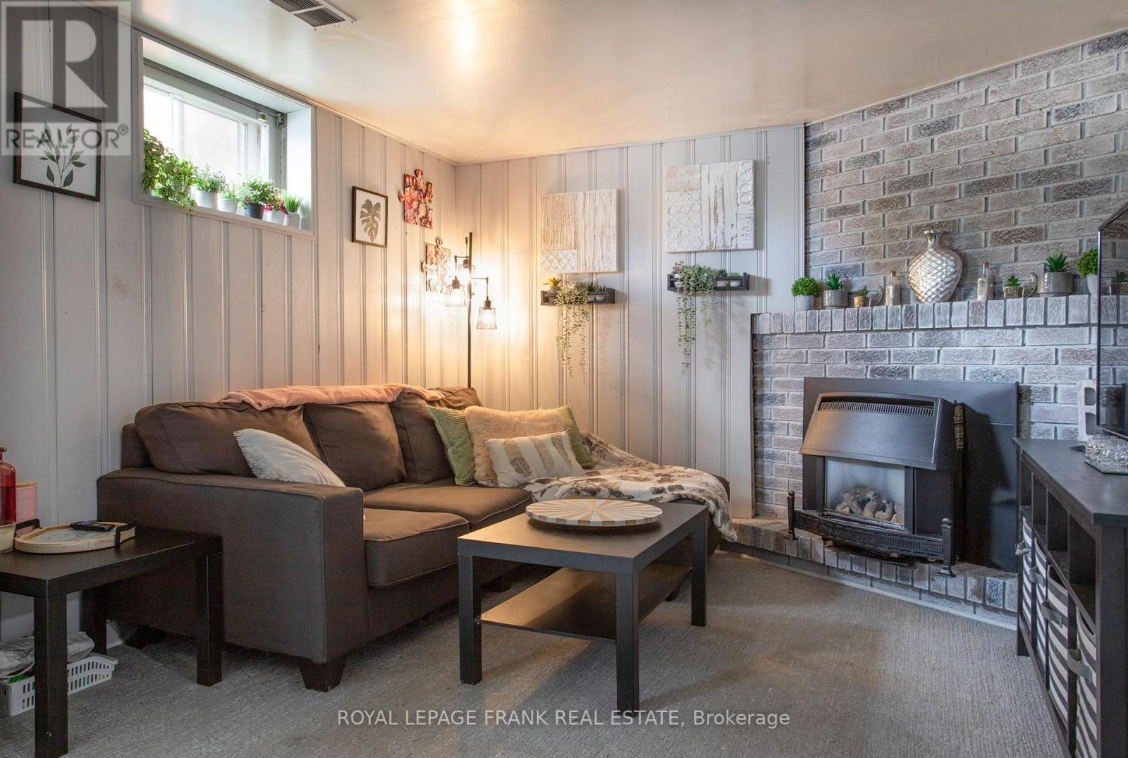 87 CEDAR STREET N - 23