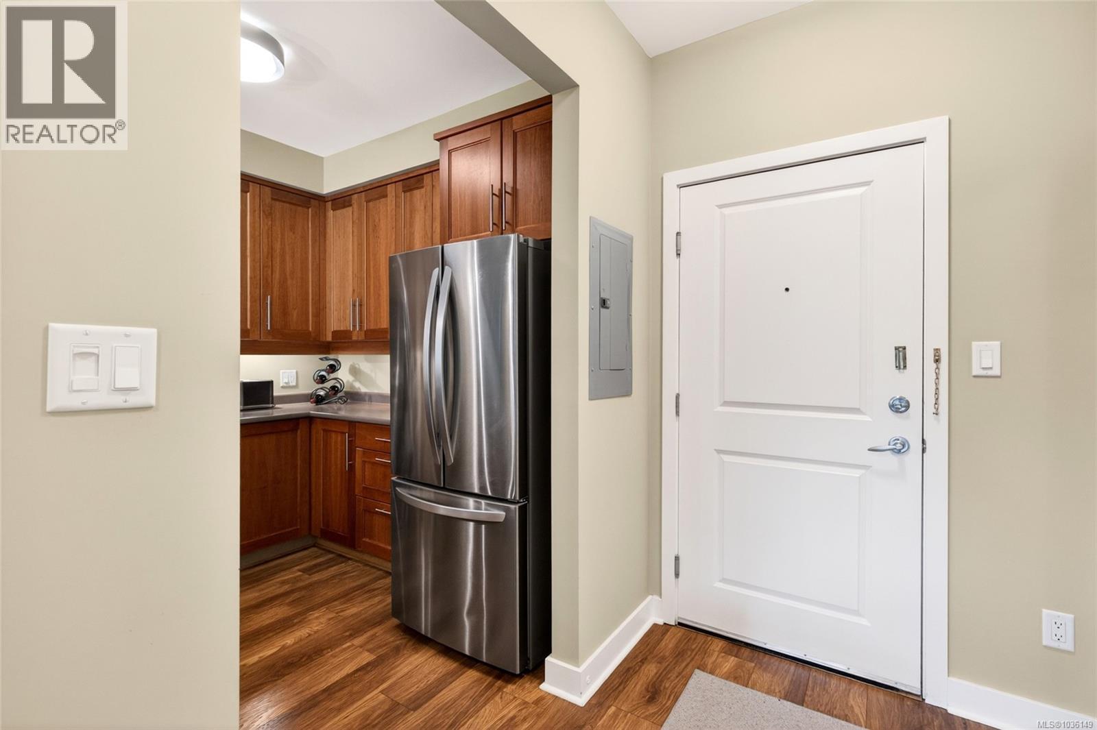 #303E 1115 Craigflower Rd - 11