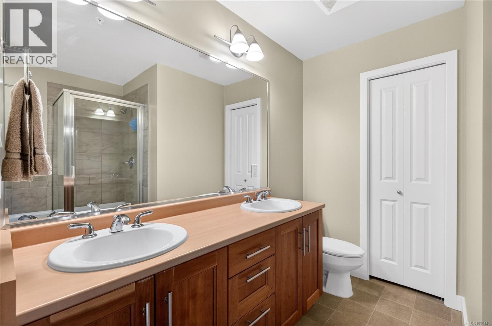 303E 1115 Craigflower Road, Esquimalt