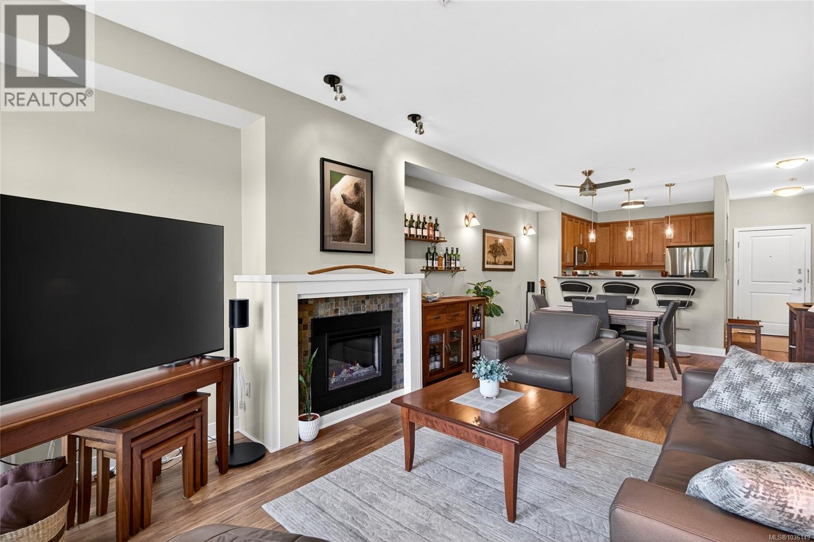 #303E 1115 Craigflower Rd - 3