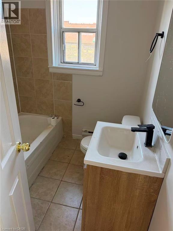210 PARKDALE Avenue N Unit# 2, Hamilton, Ontario, L8H5X5 — Photo 3