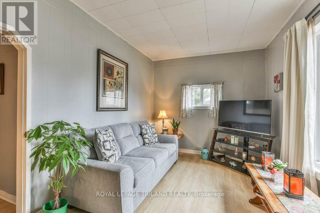 11 MACKAY AVENUE - 8