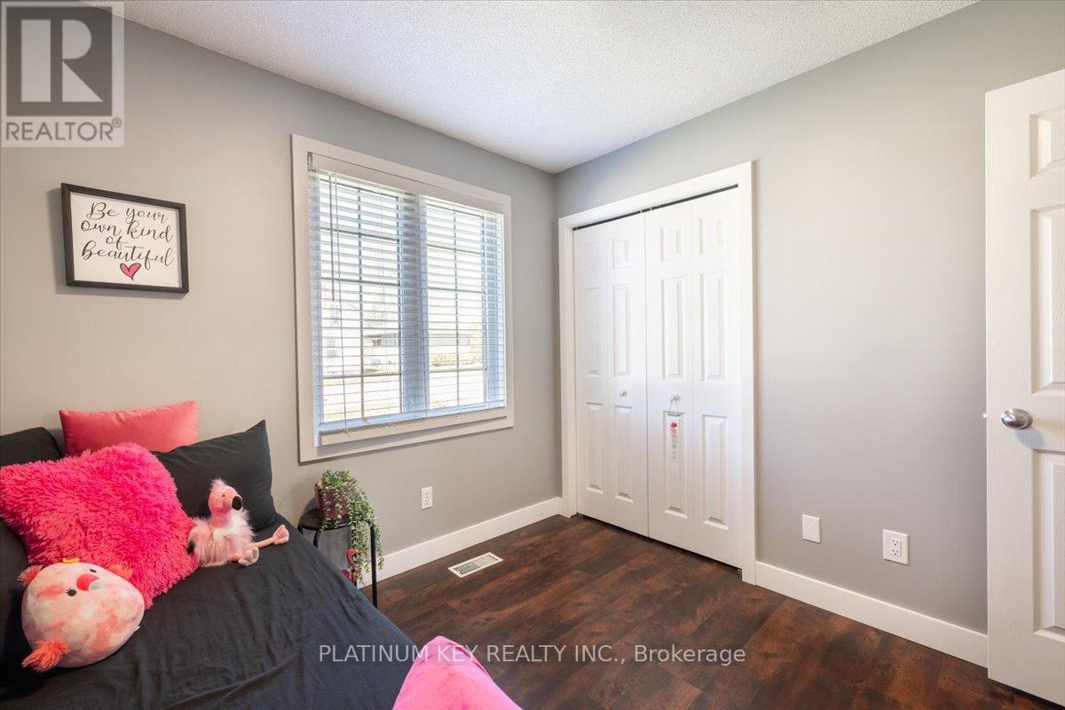 205 SYMES STREET — photo 10