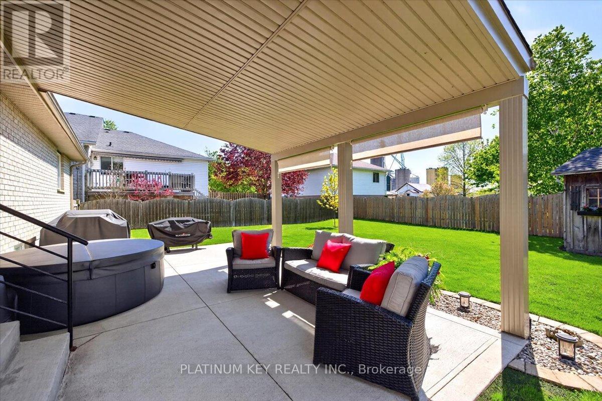 205 SYMES STREET — photo 22